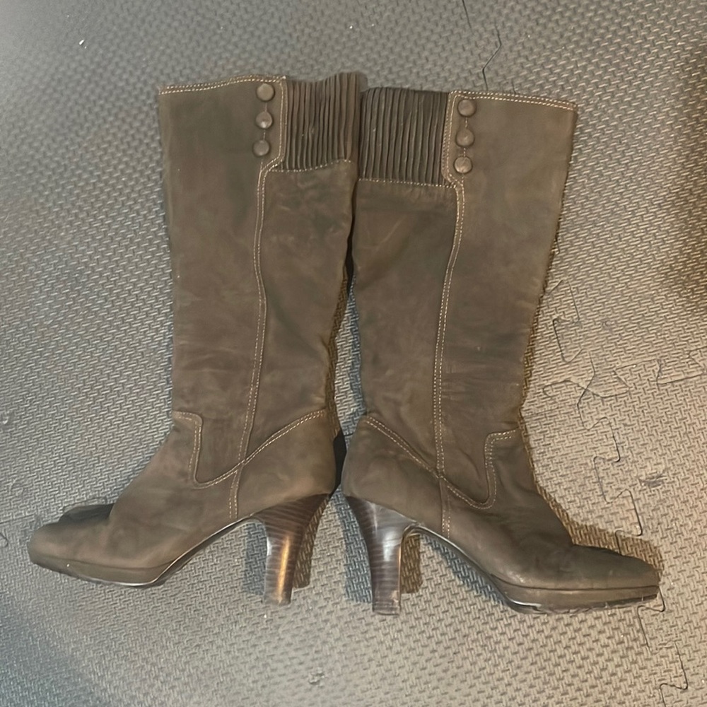 Barely worn boot made from real leather